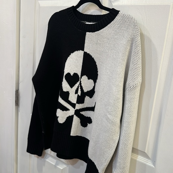 Beach Riot Skull Sweater - Picture 2 of 4